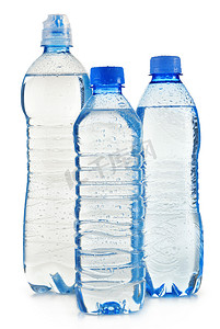 白色隔离的塑料瓶矿泉水