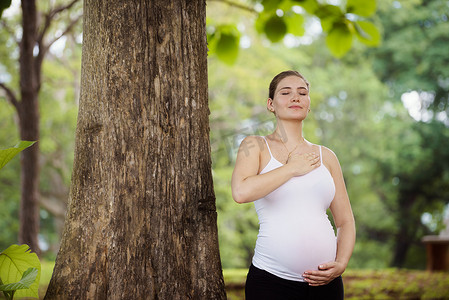怀孕和孕产-孕妇做瑜伽