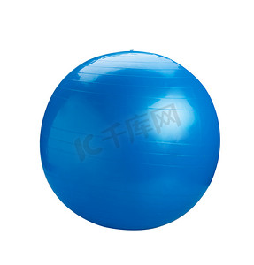 孤立的蓝色健身球或瑜伽球