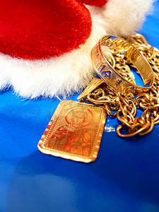 新年礼物，金色，深蓝色背景，链条，戒指，圣诞节