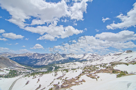 卡顿摄影照片_从科罗拉多州卡顿伍德山口 (Cottonwood Pass) 山顶欣赏落基山脉的景色