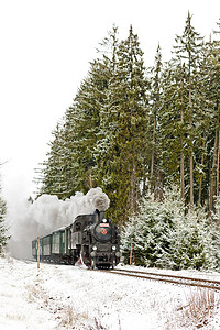 蒸汽波摄影照片_捷克共和国赫拉德斯科附近的蒸汽火车