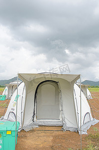 躲避自然灾害的避难帐篷