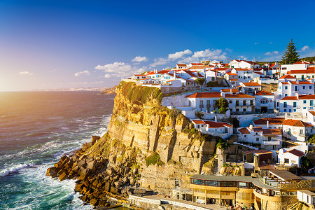 滨海阿泽尼亚斯（Azenhas do Mar）是葡萄牙辛特拉市的一个海滨小镇。