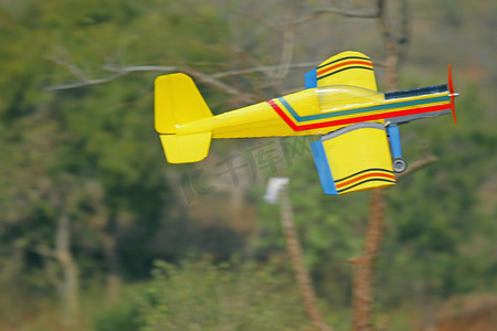 遥控飞机摄影照片_遥控模型飞机起飞