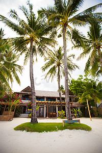 舒适的小酒店，位于白色沙滩的热带异国度假胜地
