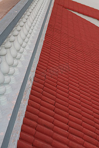经典风格浇铸水泥栏杆倾斜红色陶土砖遮阳篷