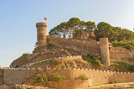 滨水摄影照片_西班牙滨海托萨的中世纪城堡