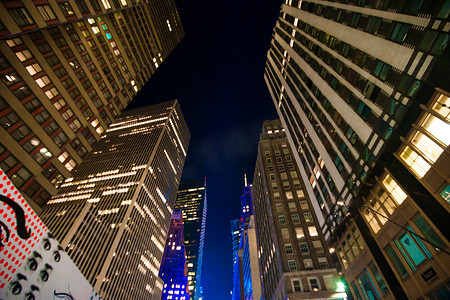 纽约摩天大楼夜景向上