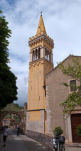 意大利陶尔米纳 — 2011年5月1日：陶尔米纳塔，著名旅游胜地，西西里岛海岸线最豪华的小镇，意大利西西里岛