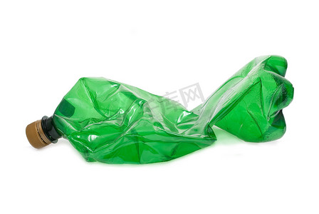 压扁的绿色塑料瓶