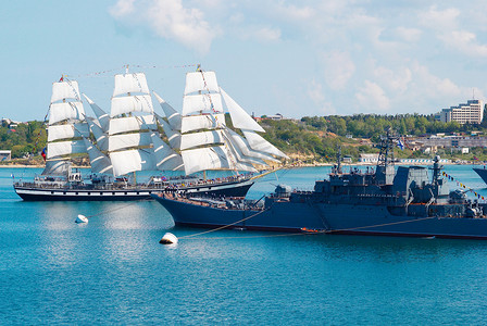 战事摄影照片_帆船和军舰。