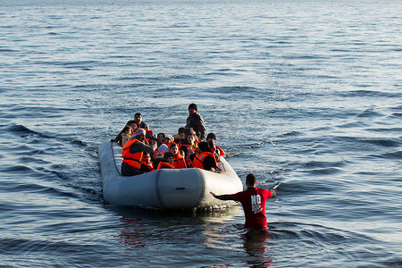 星际移民摄影照片_希腊 - 莱斯博斯岛 - 难民 - 移民 - 危机