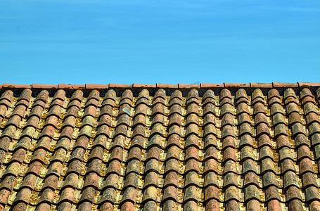 道士发冠摄影照片_法国南部修道士和尼姑瓷砖屋顶