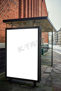 空白的公交车站广告牌