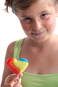可爱糖果背景摄影照片_拿着棒棒糖的小女孩