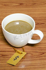 咖啡价格标签摄影照片_有价格标签的咖啡杯