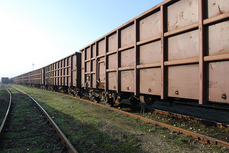 铁路钢轨摄影照片_铁路货车