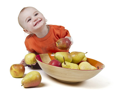 婴儿大笑摄影照片_婴儿与苹果和梨
