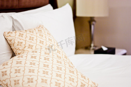 酒店卧室的枕头