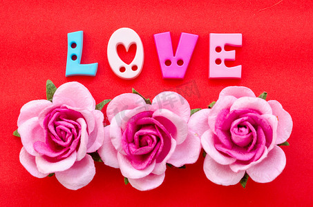 复古粉红玫瑰花和爱情文字
