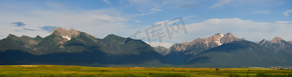 蒙大拿州摄影照片_使命谷和使命山，莱克县，蒙大拿州，美国