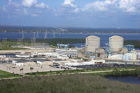 鸟瞰摄影照片_核电站。