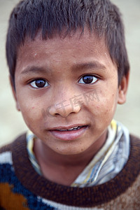 西孟加拉邦库姆罗哈利街头男孩的肖像