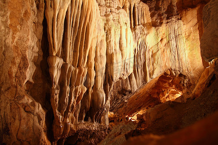 洞穴钟乳石地下洞穴魔法光
