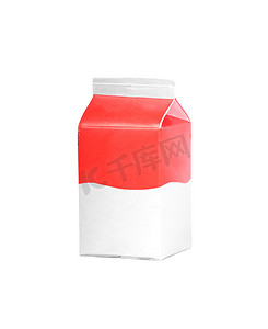 纸盒果汁摄影照片_在白色背景上隔离的牛奶或果汁纸盒。