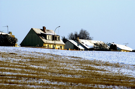 法国冬天雪下的土地