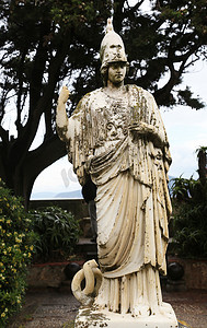 意大利费拉约港 Villa dei Mulini 花园中的密涅瓦雕像