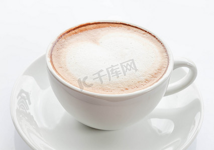 咖啡拿铁上牛奶微泡沫的心形