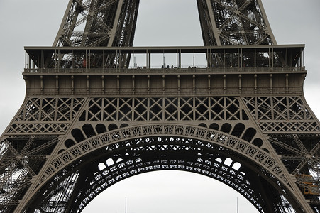 巴黎铁塔摄影照片_艾菲尔铁塔第一层