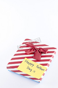 词卡摄影照片_带卡的礼品盒写上父亲节快乐词