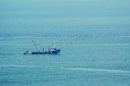 海中的渔船