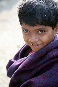 西孟加拉邦博松蒂街头女孩的肖像