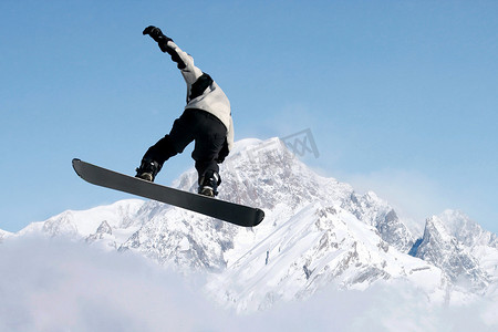 自由式摄影照片_单板滑雪者