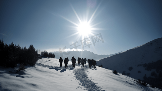 登山爱好者在白雪覆盖的山上徒步3