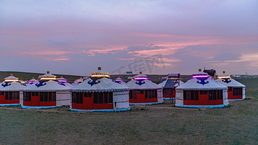 草原蒙古包摄影照片_内蒙古草原傍晚落日蒙古包彩云