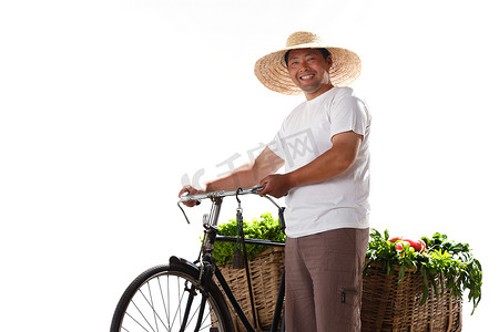 一个菜农推着自行车卖菜