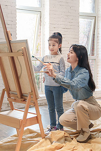 家教老师辅导小学生学习绘画