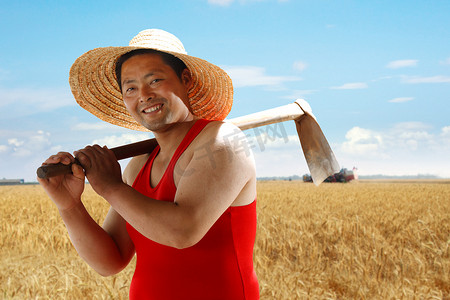 中国云肩摄影照片_一个农民站在麦田里