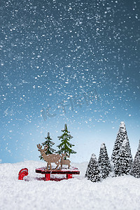 天空摄影照片_雪中的松树和麋鹿