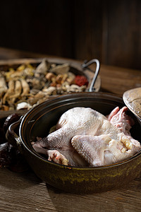 砂锅菜图片摄影照片_滋补药材和鸡汤