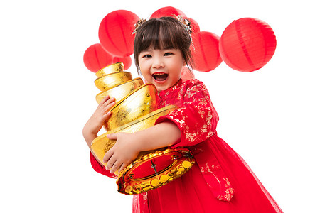 新年灯笼金色摄影照片_可爱的小女孩抱着一摞金元宝