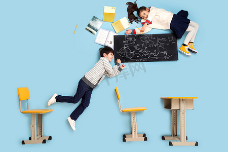 儿童躺着摄影照片_快乐小学生躺着学数学