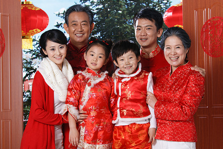 幸福家庭剪纸摄影照片_东方家庭过年
