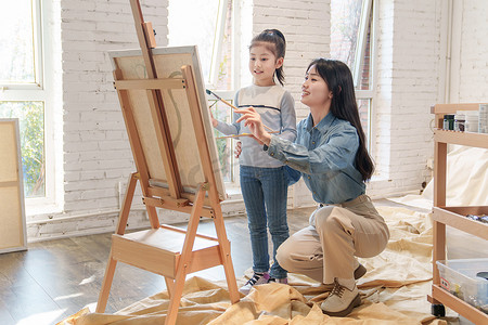 家教老师辅导小学生学习绘画