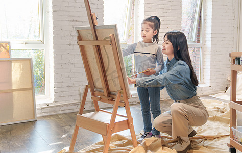 家教老师辅导小学生学习绘画